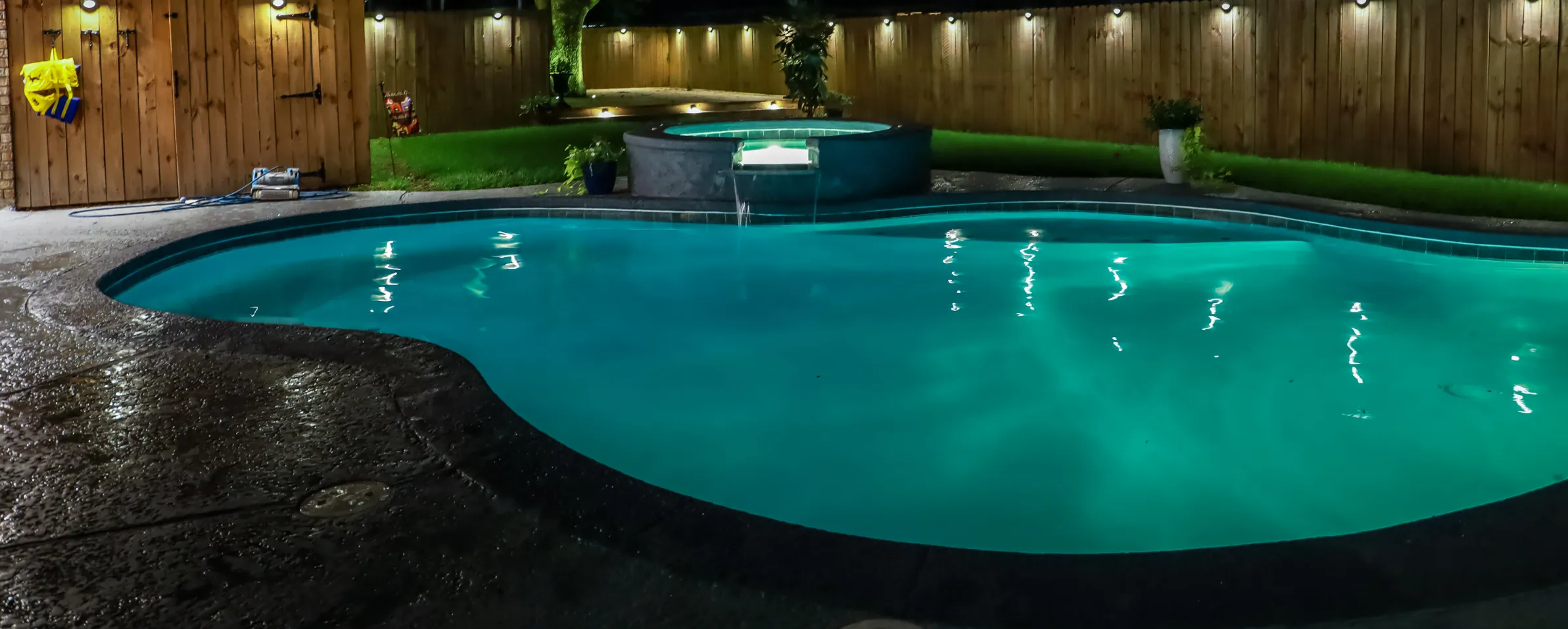 Spa and hot tub construction by Dallas Pools Contractor